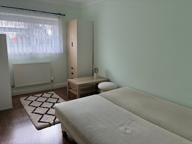 Bright and spacious room in family house. Main Photo
