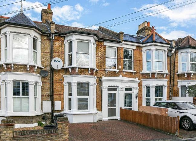 Bright Double Room in 2-Bed Maisonette with Garden Main Photo