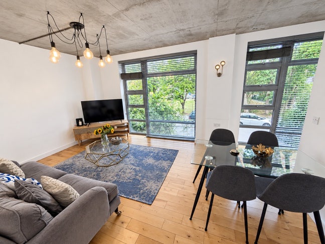 Best place to Live-Move asap-2bed flat-15m Old St Main Photo