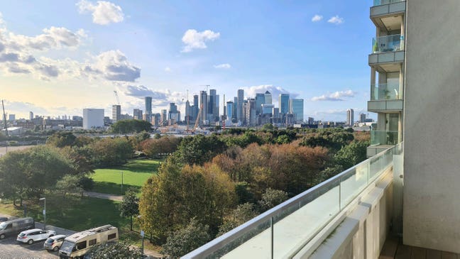 Penthouse flat, 5 min walk from North Greenwich! Main Photo