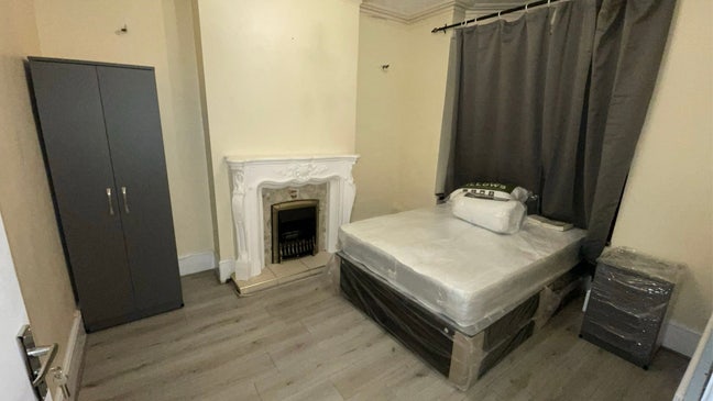Single/Double Bedrooms Ready For Rent Main Photo