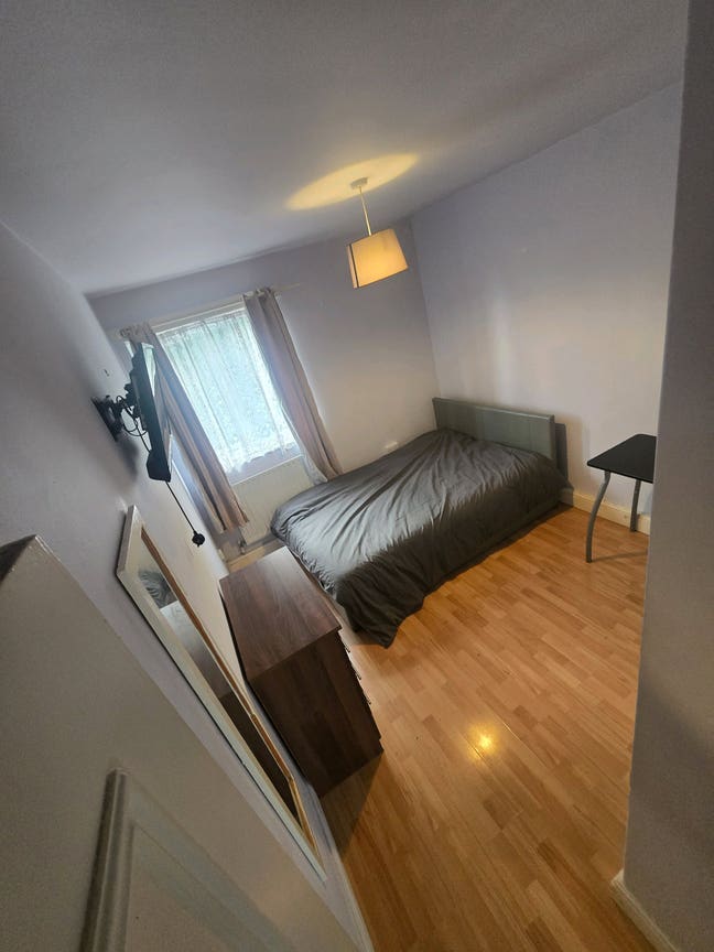 Nice rooms available in Putney Heath Main Photo