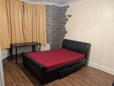 1 room Main Photo