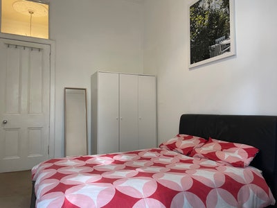 Double room in family home  Main Photo