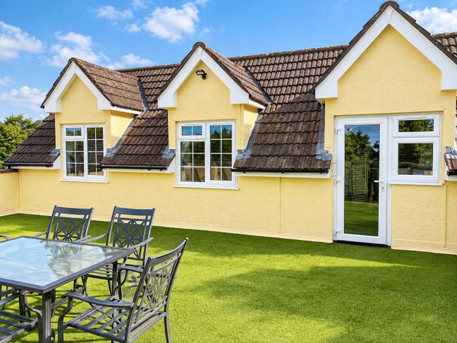 Large 2 Double Bed Flat | Private Roof Terrace | Main Photo