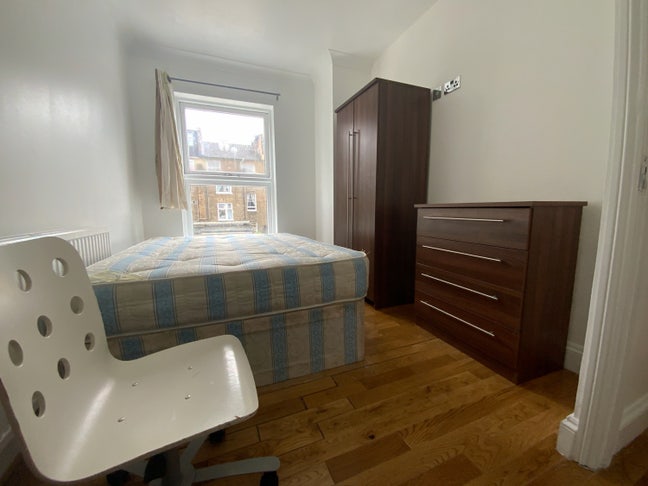 Two Doubles Near Hammersmith Goldhawk Rd Main Photo