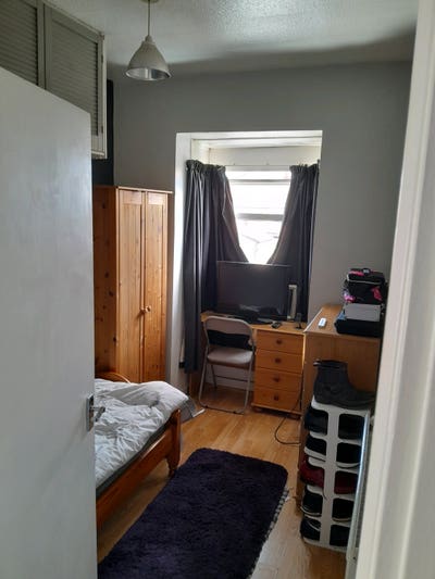 Bedroom to let Main Photo