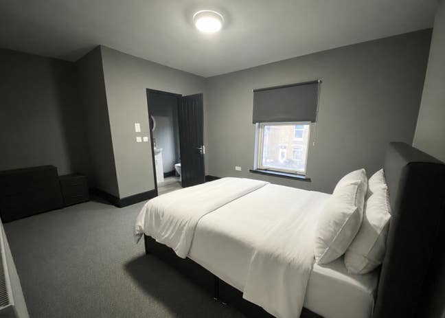 Large En-Suite Room Near Centrum 100 Main Photo