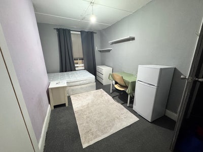  BIG  Double  room  available  now–  NW2 2HY Main Photo