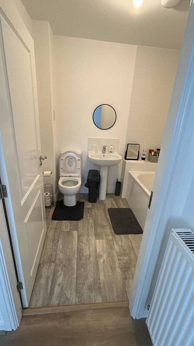 Large, fully furnished double bedroom Main Photo