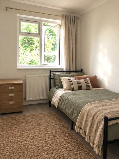 Bright Single Room in Excellent Location  Main Photo