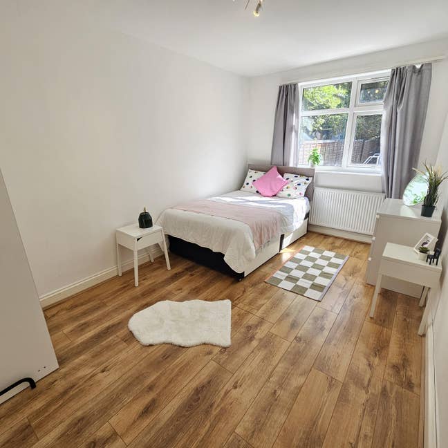 ☀️ Bright Room in Massive House NW10 🏡 Main Photo
