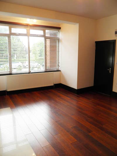 Superb location STUDIO Apartment at Hendon Central Main Photo