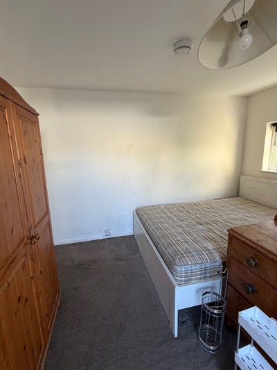 3 rooms available in house  Main Photo