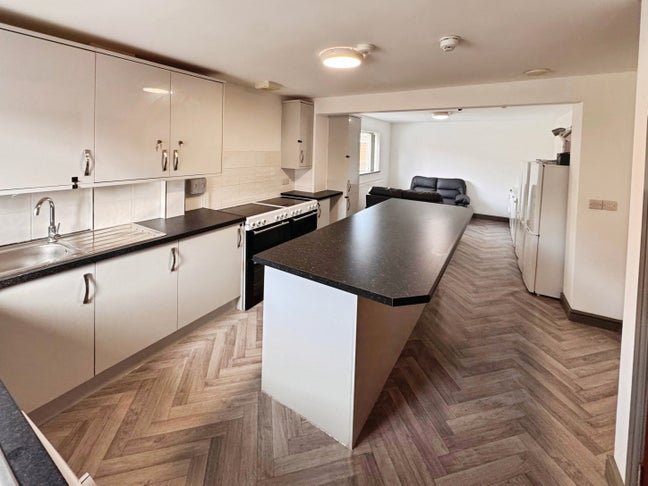 1 bedroom House share To Let Main Photo