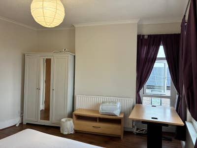 *Double Bedroom*Bills Included*Close to Centre* Main Photo