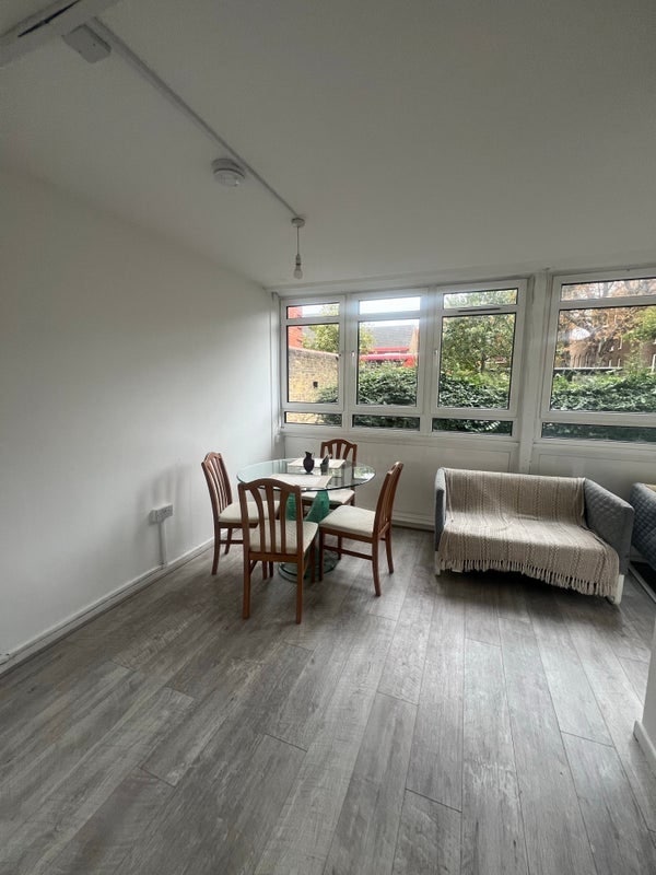 3 bedroms flat with living room in Camberwell! (1V Main Photo