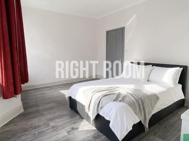 3 Delightful Rooms - Living Area - Amenities Close Main Photo