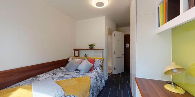 Single ensuite with private toilet at Garden Halls Main Photo