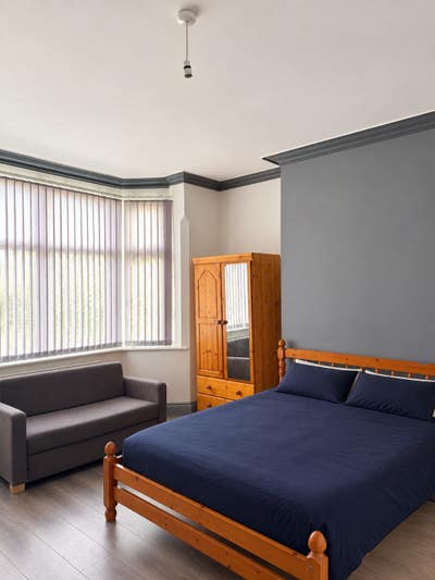 Five-Bedroom Furnished House Near Coventry Univers Main Photo