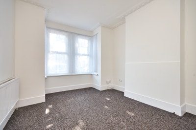 Newly Decorated 2 Bed Garden Flat in East Ham E12 Main Photo