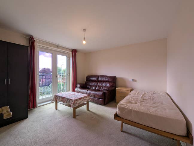 Large Double Room in centre of Newbury Main Photo