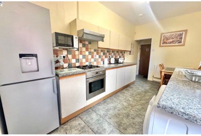 Spacious Fully furnished 4-Bed House, 2 Bathrooms. Main Photo
