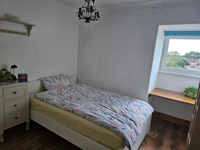Female only: Double room mid-week Main Photo