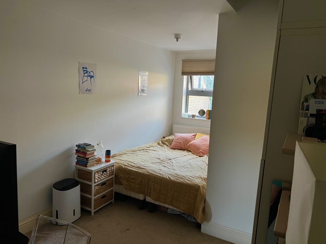 Amazing Double Room in Queen’s Park Main Photo