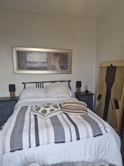 Double room to rent Monday to Friday only Main Photo