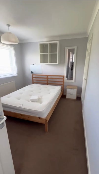 Double Bedroom For Rent  Main Photo