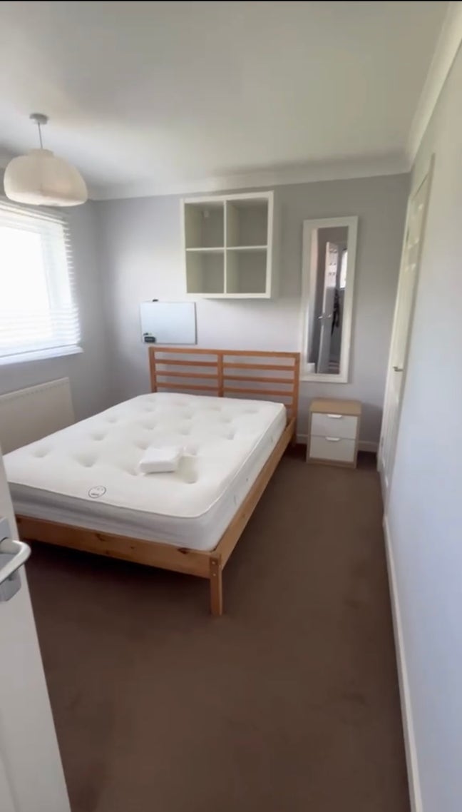 Double Bedroom For Rent  Main Photo