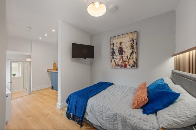 Luxury self contained studio & double ensuite  Main Photo