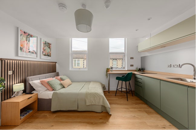 Luxury self contained studio & double ensuite  Main Photo