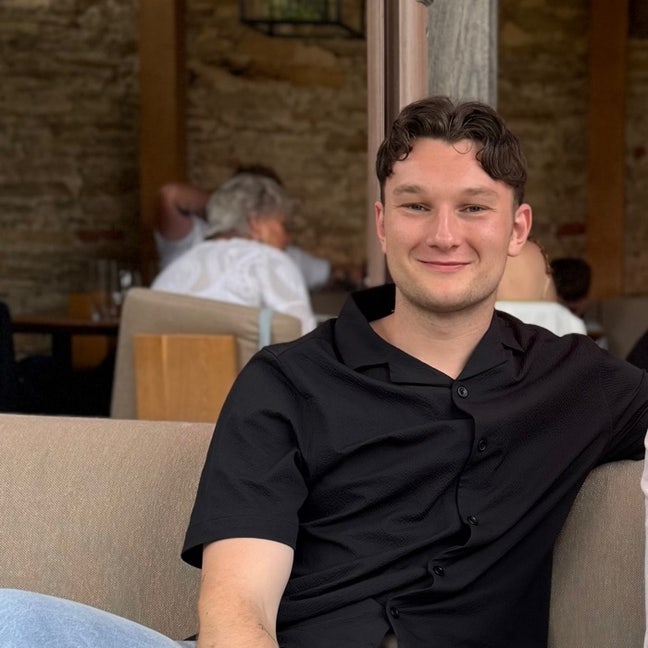 Working Professional looking for a flat/houseshare Main Photo