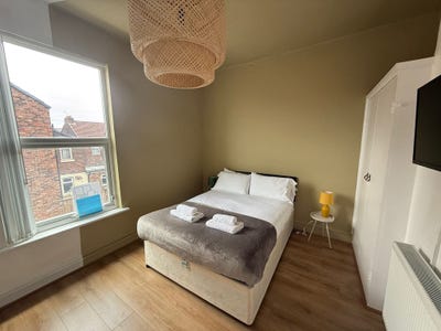 Double Room is available for rent in - L4 0TJ Main Photo