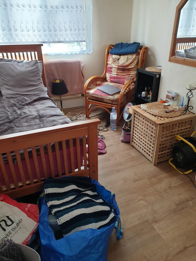 Quiet room in 3-bedroom house – bills included Main Photo