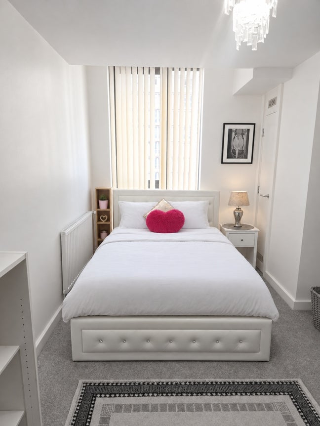 Stunning double bedroom in beautiful apartment  Main Photo
