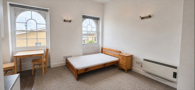 Bright & Spacious Studio near Cally Rd/Kings Cross Main Photo