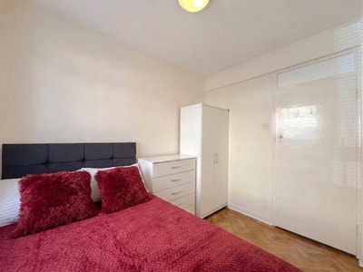 Great Cozy St.Johns Wood Double room  Main Photo