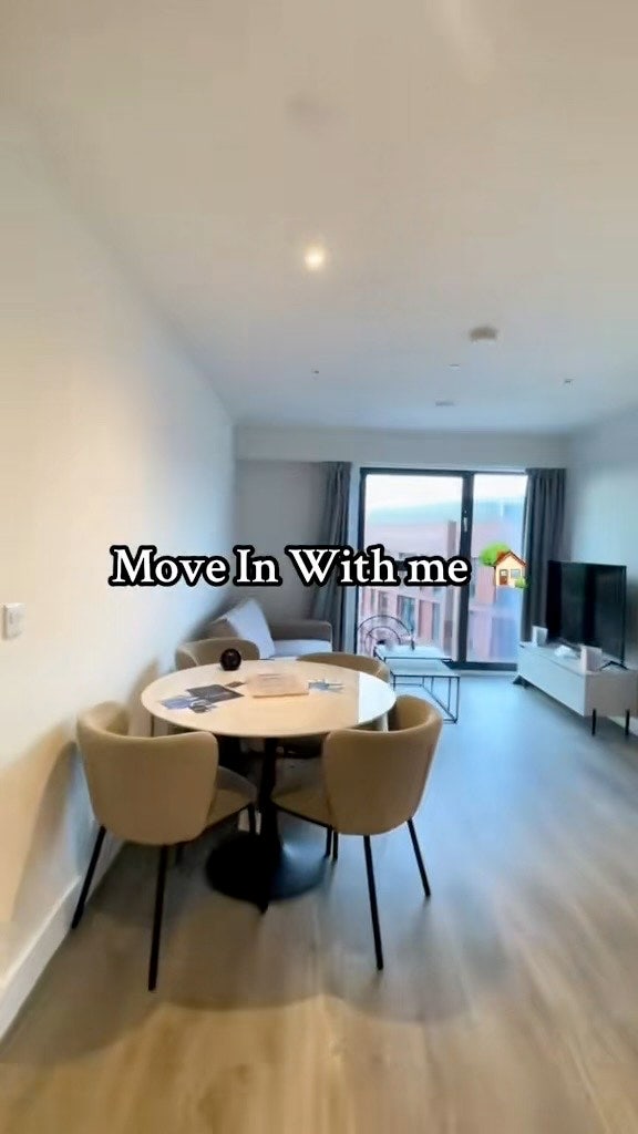 King size bedroom available to rent  Main Photo