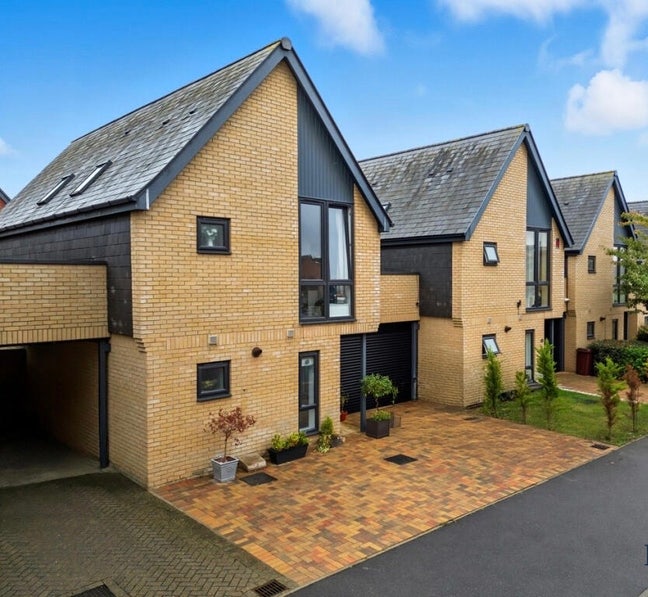 3 Bedroom Detached House - Chelmsford Main Photo