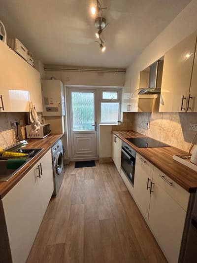 Lovely single room near Canary Wharf area Main Photo
