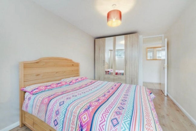 Bright/Spacious 3-Bedroom Split Level House Share Main Photo