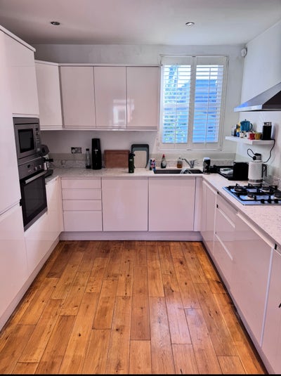 Room available in a 3-bed flat in Fulham.  Main Photo