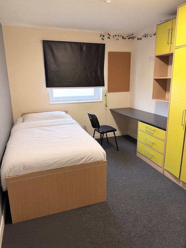 Student Room in Beeston | Private En-Suite | &pound;125p Main Photo