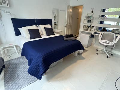 Spacious rooms to rent in quiet home Main Photo