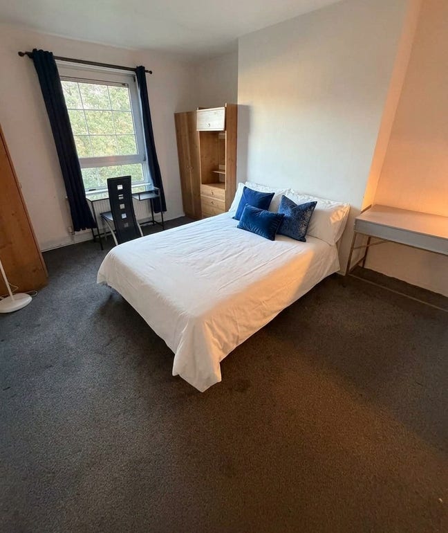 Newly Refurbished Double | 5 min DLR, 8 min Canary Main Photo