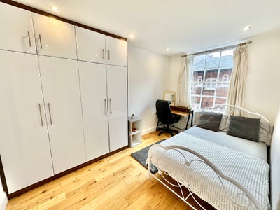 🏠 Stunning Apartment in St.  John's  Wood Main Photo