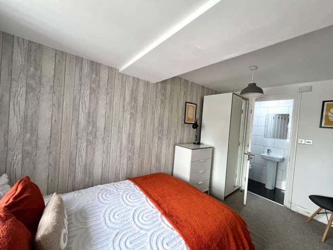 Ensuite Rooms Available 🏡 Valley Road Main Photo